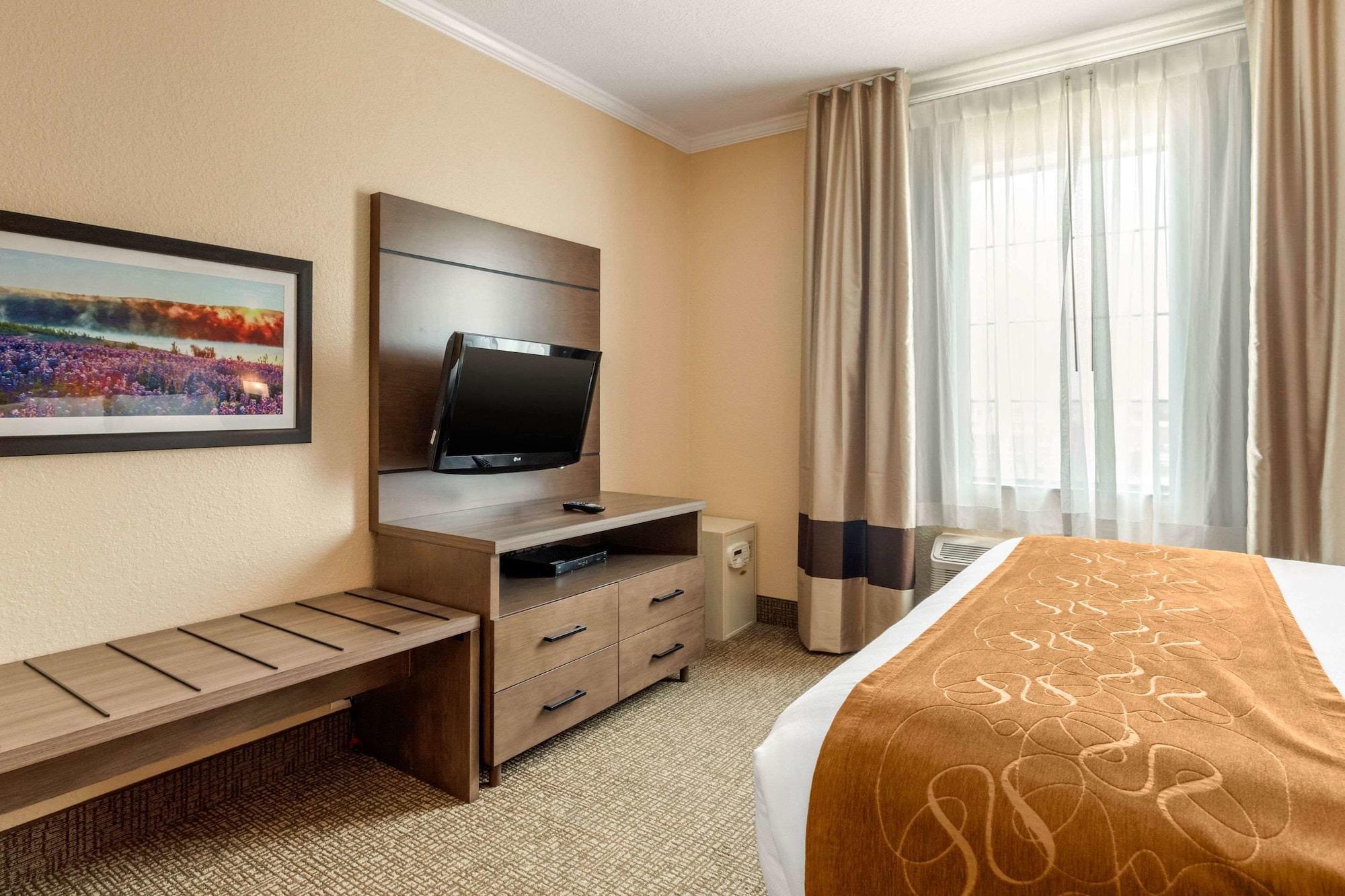 คอมฟอร์ต สวีท เบย์ทาวน์ I -10 Hotel ภายนอก รูปภาพ