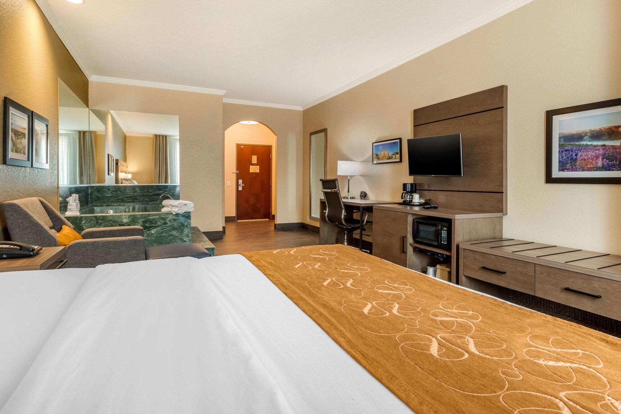 คอมฟอร์ต สวีท เบย์ทาวน์ I -10 Hotel ภายนอก รูปภาพ